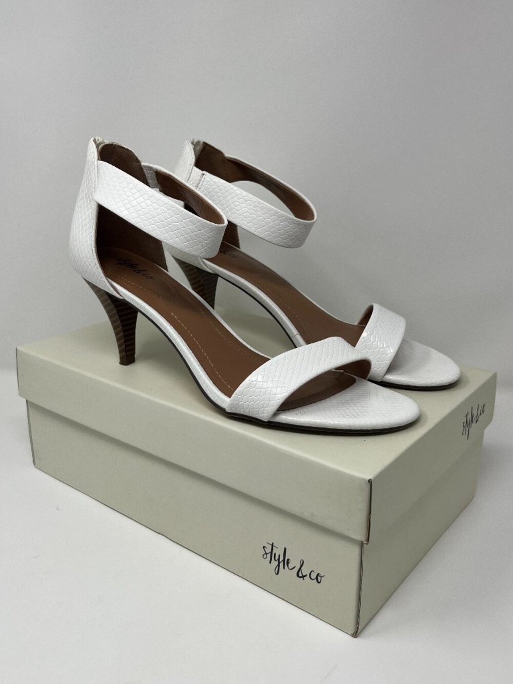 NWT Style & Co White Paycee Ankle Strap Sandals Size US 10 M